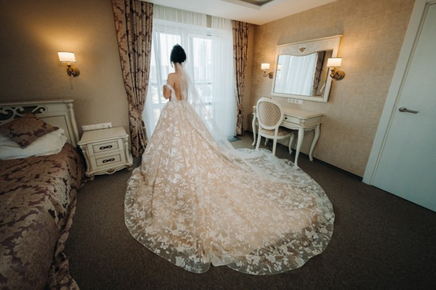 packing a wedding dress