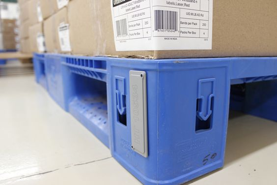 active RFID tag placed on a pallet