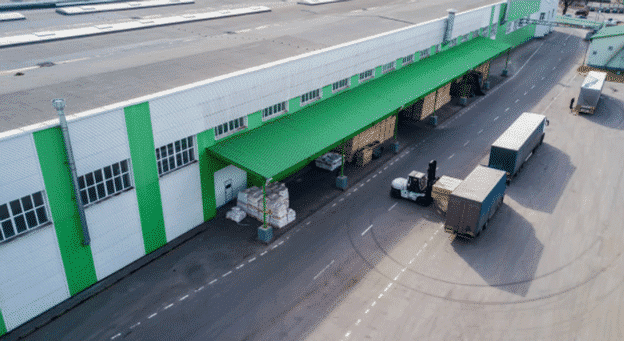 Shipping-trucks-outside-warehouse